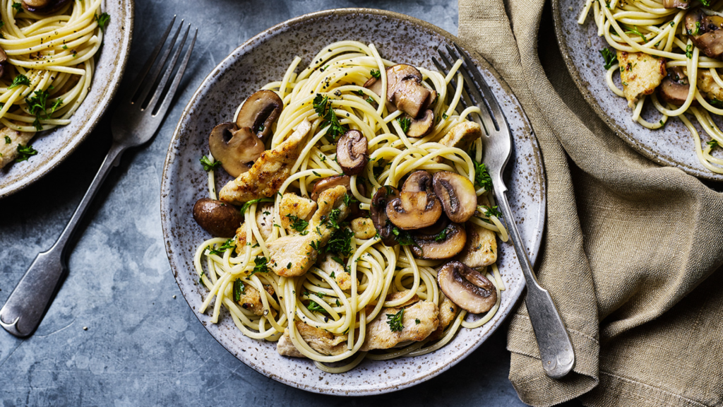 CREAMY CHICKEN PASTA